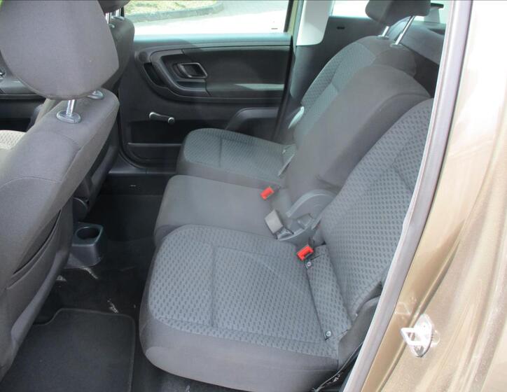 Škoda Roomster 8