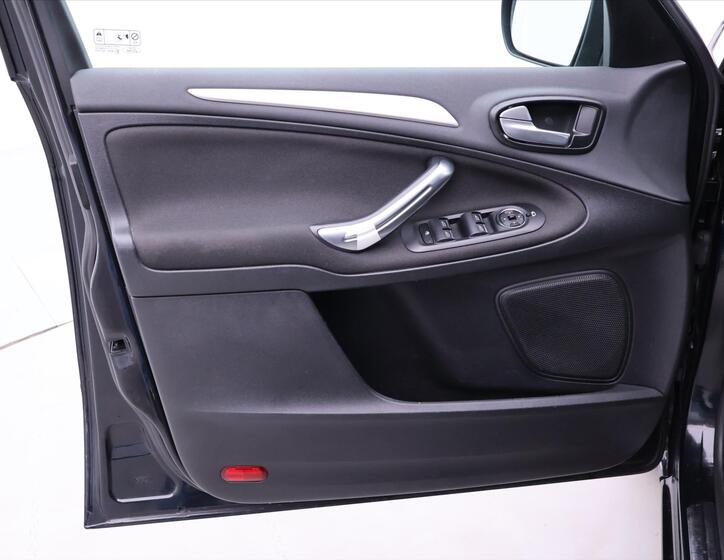 Ford Galaxy 11
