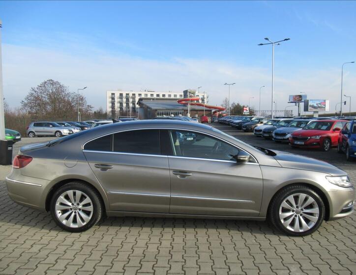 Volkswagen Passat CC 8