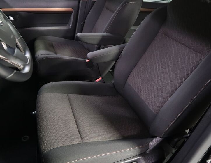 Toyota ProAce 9