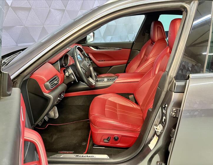 Maserati Levante 11