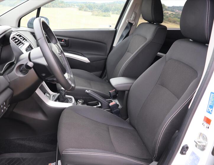 Suzuki SX4 S-Cross 11