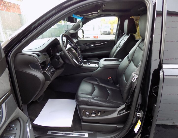 Cadillac Escalade 12