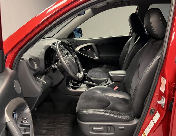 Toyota RAV4 8