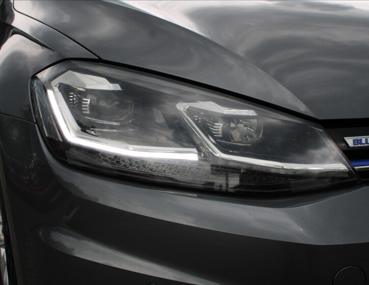 Volkswagen Golf 24