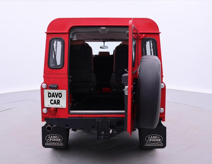 Land Rover Defender 9