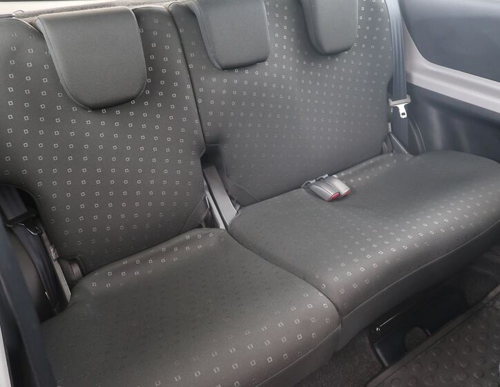 Toyota Yaris 12