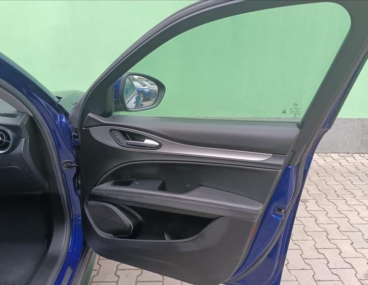 Alfa Romeo Stelvio 34