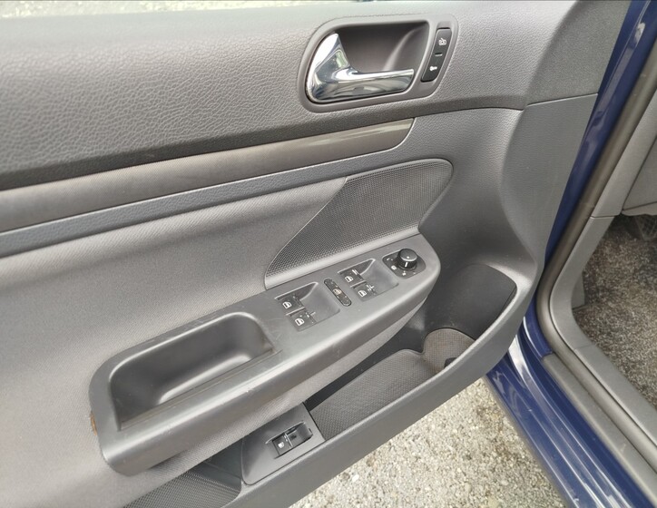 Volkswagen Golf 12