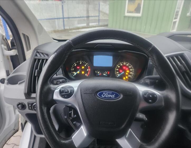 Ford Transit 9