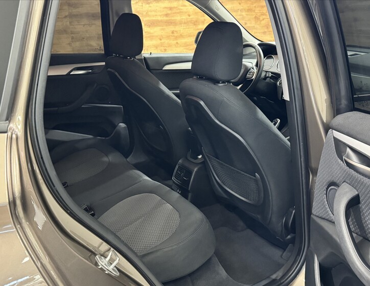 BMW X1 8