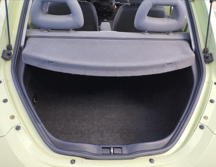 Volkswagen New Beetle 14