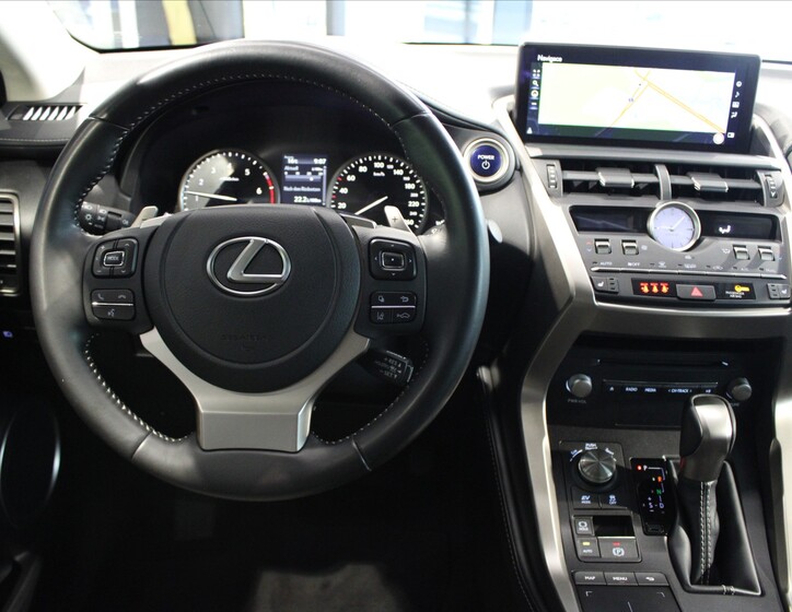 Lexus NX 300h 11