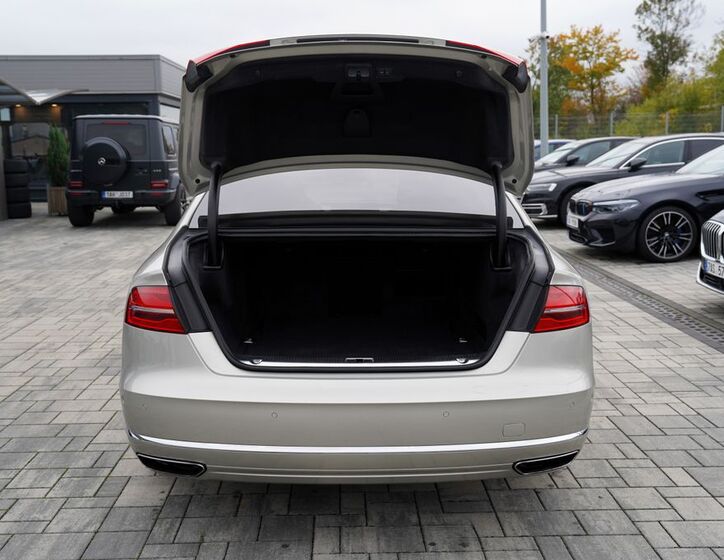 Audi A8 11