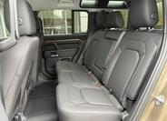 Land Rover Defender 26