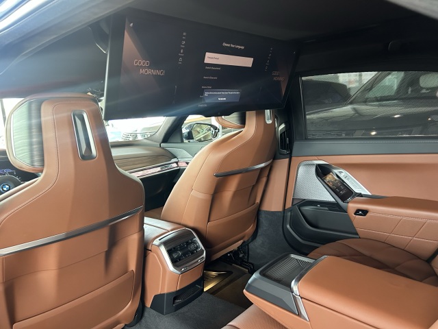 BMW i7
