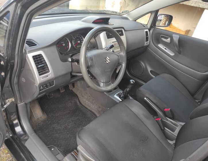 Suzuki Liana 10