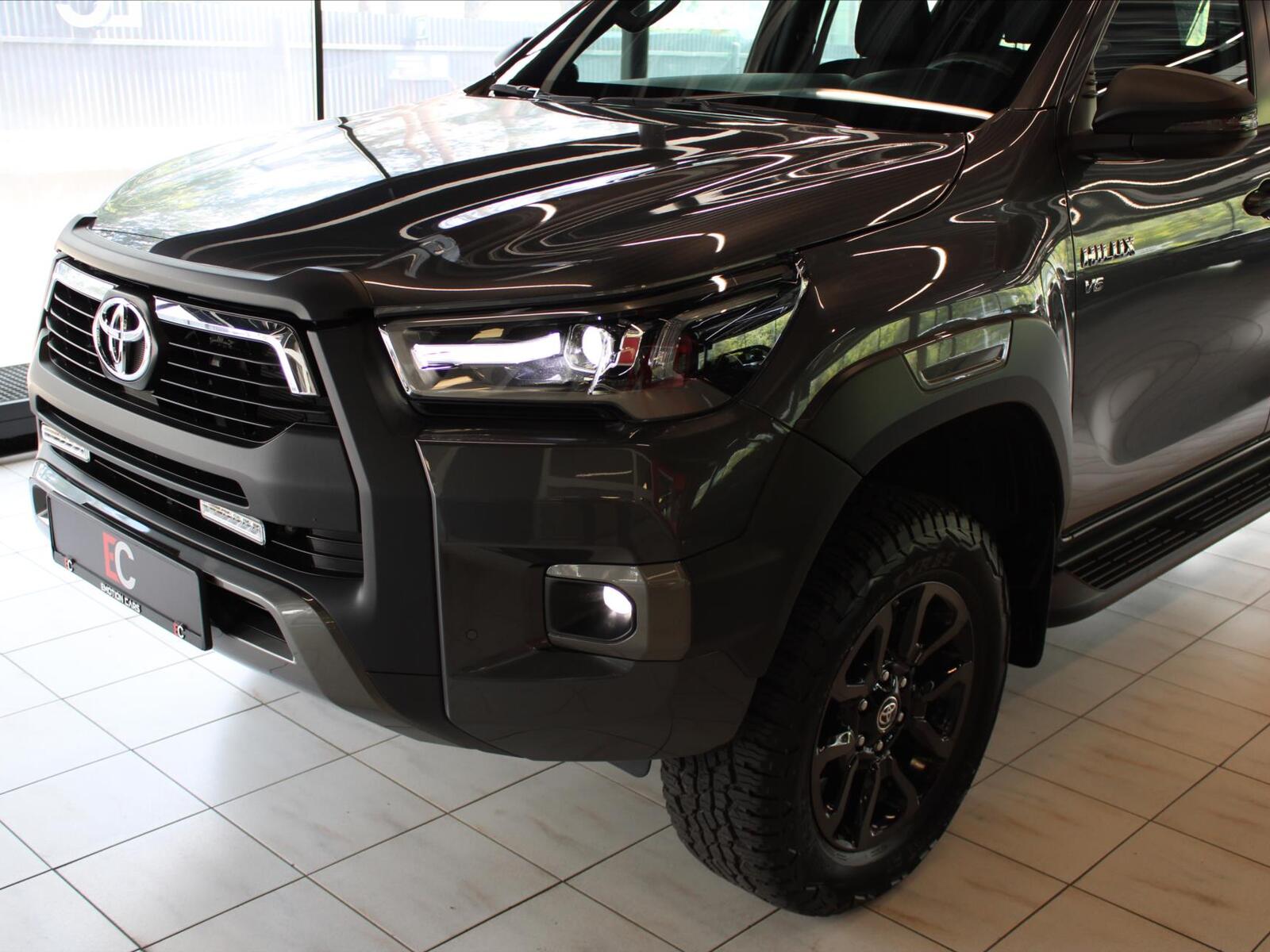 Toyota Hilux 7