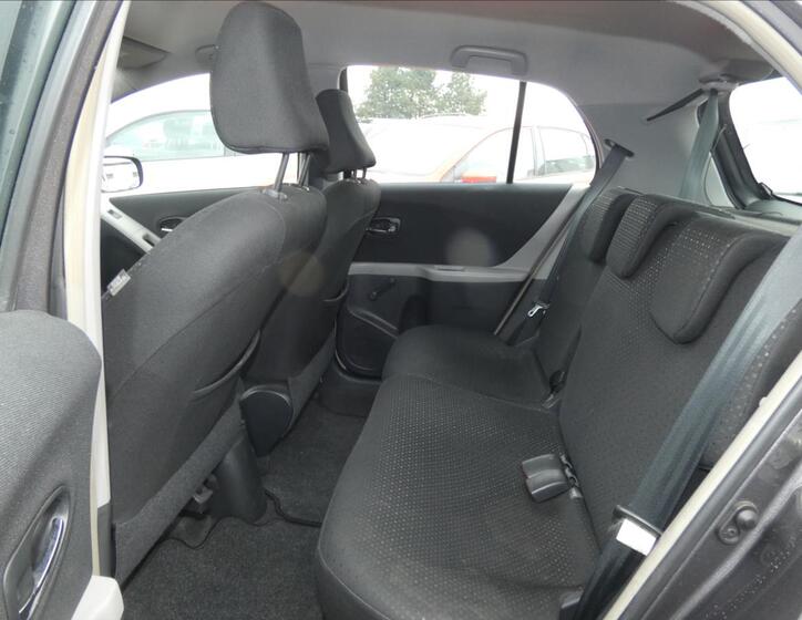 Toyota Yaris 9