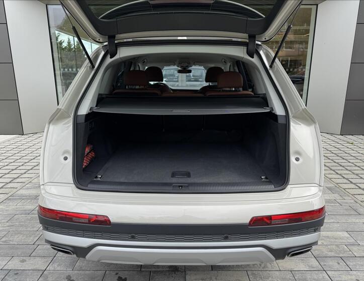 Audi Q7 10