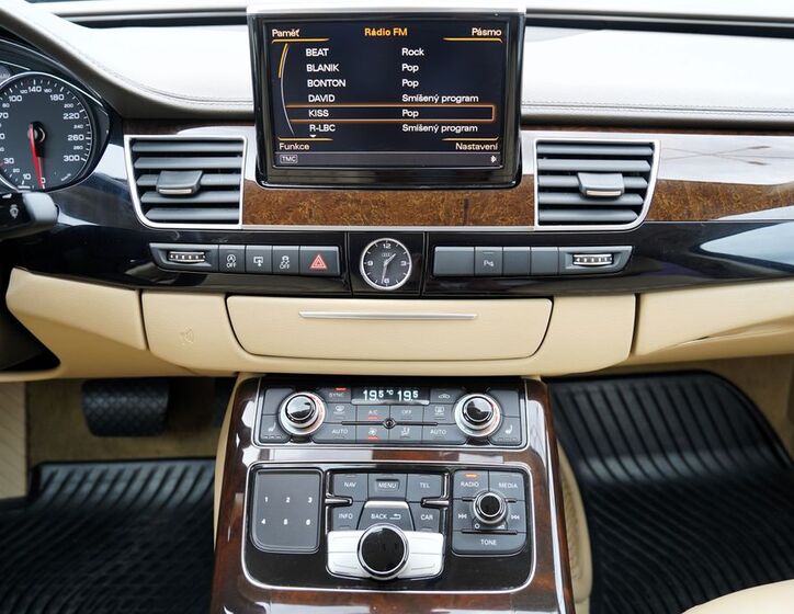 Audi A8 33