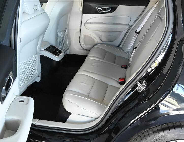 Volvo V60 10