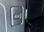 Land Rover Defender 22