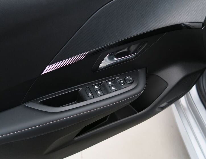 Peugeot 208 13