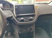 Peugeot 208 10