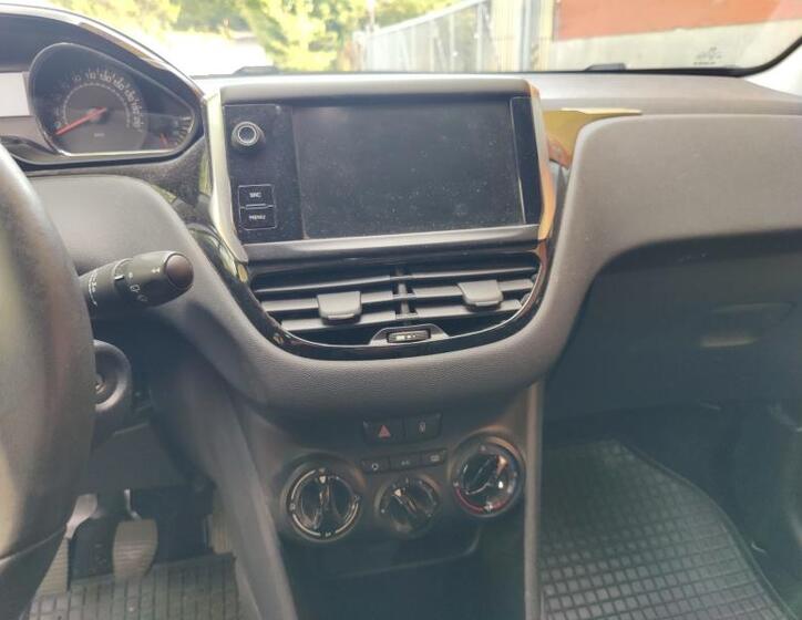 Peugeot 208 10