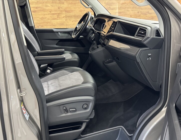Volkswagen Multivan 10