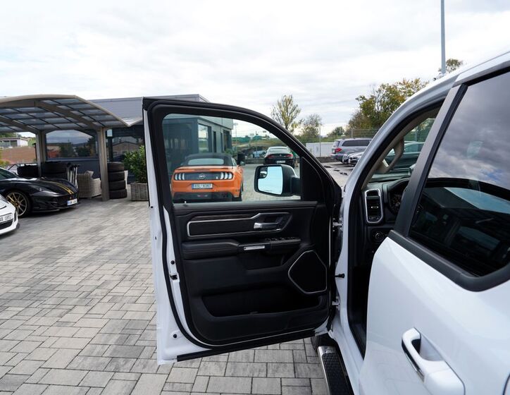 Dodge RAM 1500 16