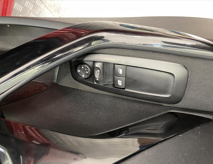 Peugeot 208 12