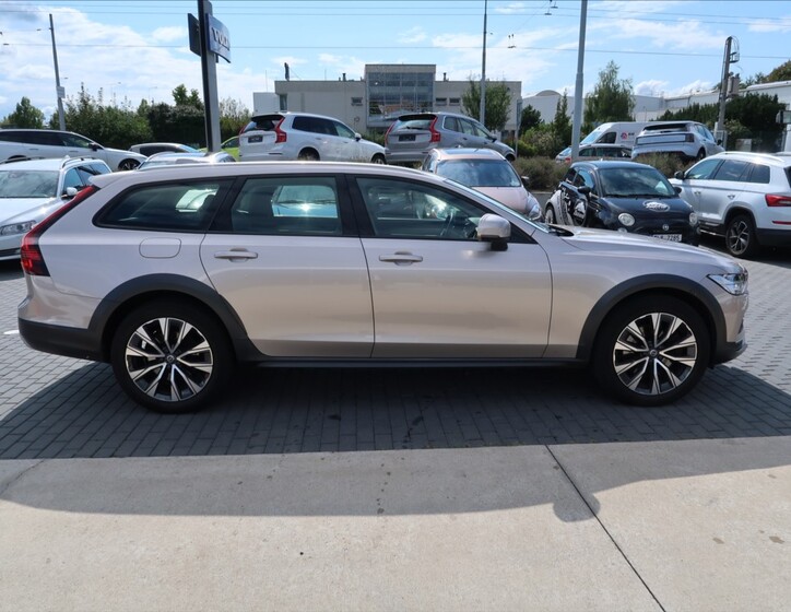Volvo V90 4