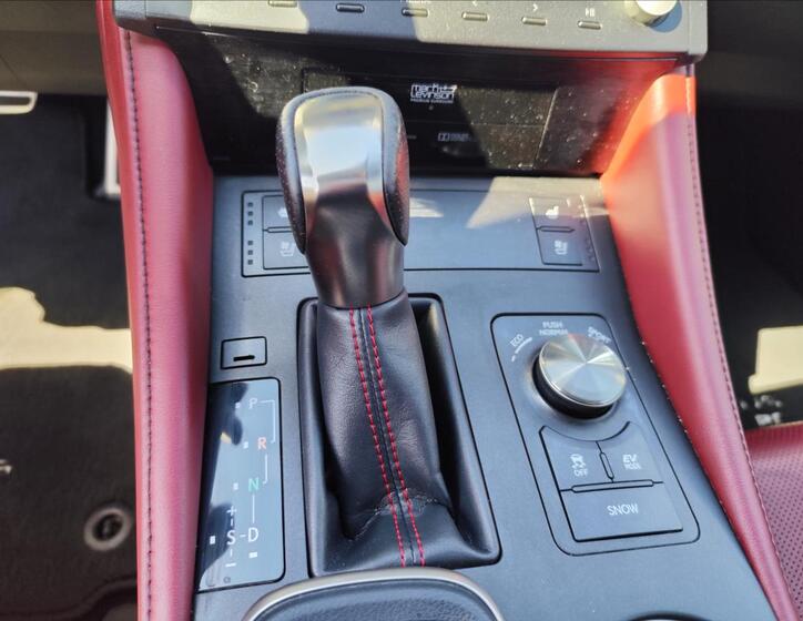 Lexus RC 300h 26