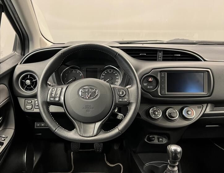 Toyota Yaris 5