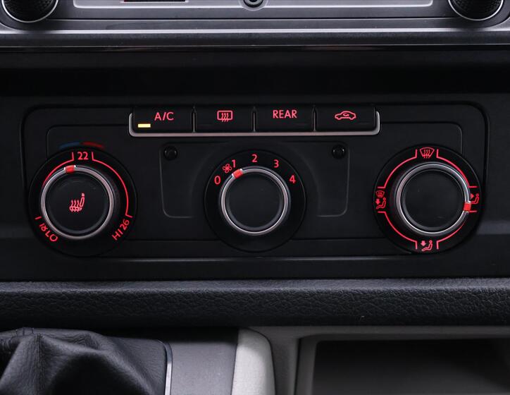 Volkswagen Caravelle 23