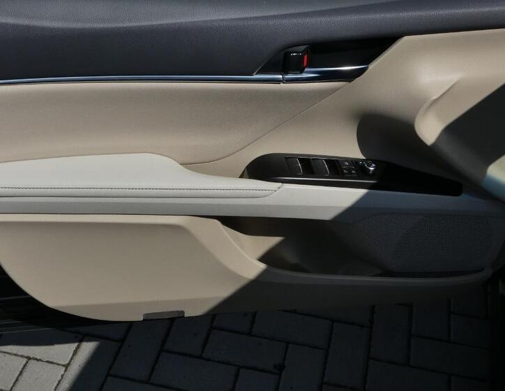 Toyota Camry 8