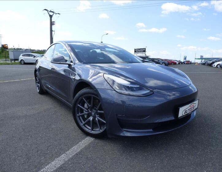 Tesla Model 3 1