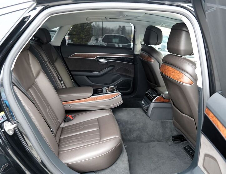 Audi A8 32