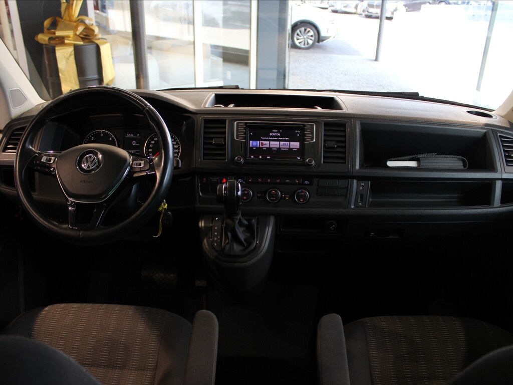 Volkswagen Caravelle 10