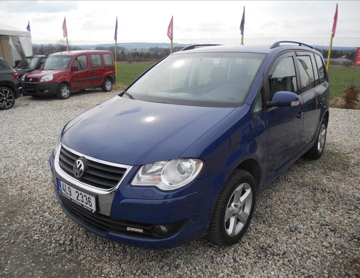 Volkswagen Touran 1