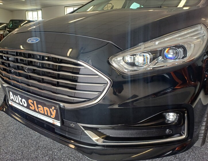 Ford Galaxy 9