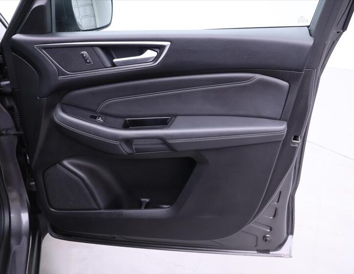 Ford Galaxy 13