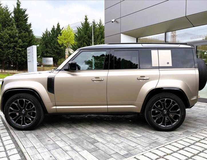 Land Rover Defender 2