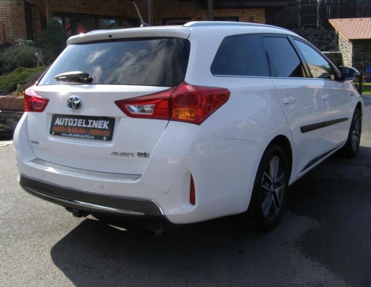 Toyota Auris 4
