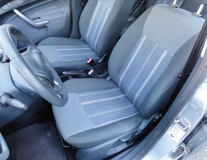 Ford Fiesta 13