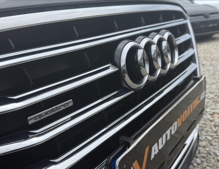 Audi A8 55