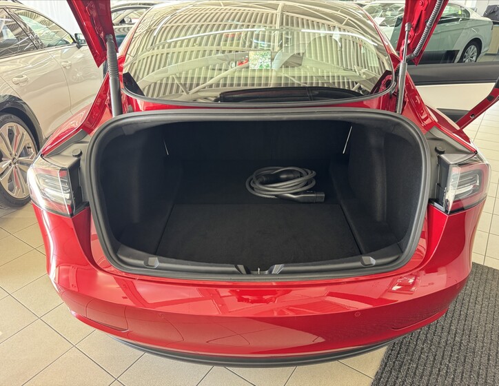 Tesla Model 3 11