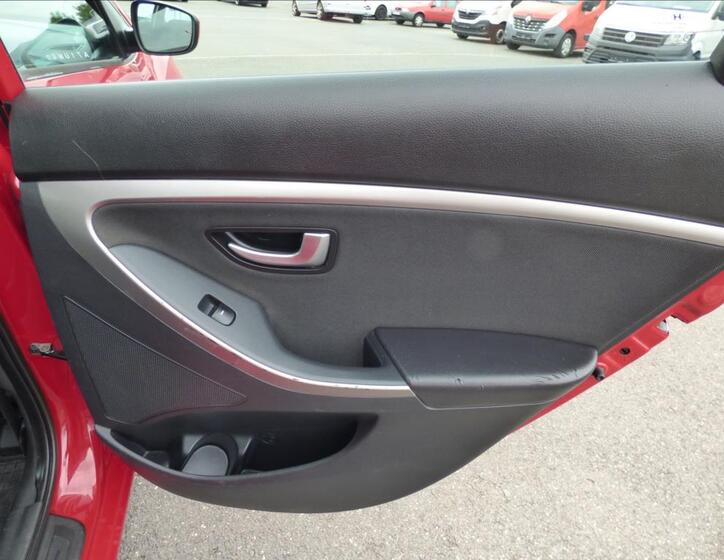 Hyundai i30 37